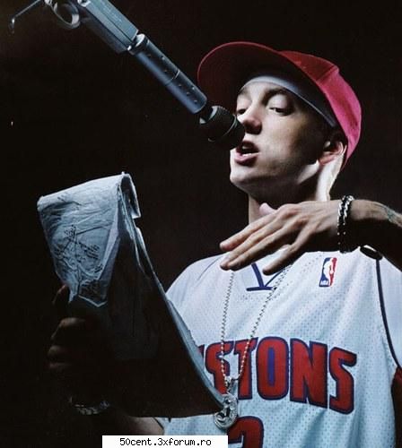 eminem - sunt o mega fana eminem I just love him - Muzica(altceva in afara de 50cent)
